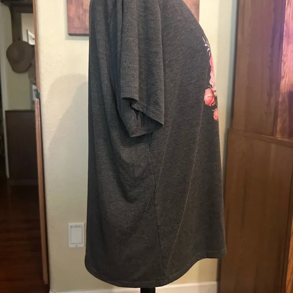 Plus Size 3X gray lightweight floral tee shirt NWOT - Picture 3 of 6